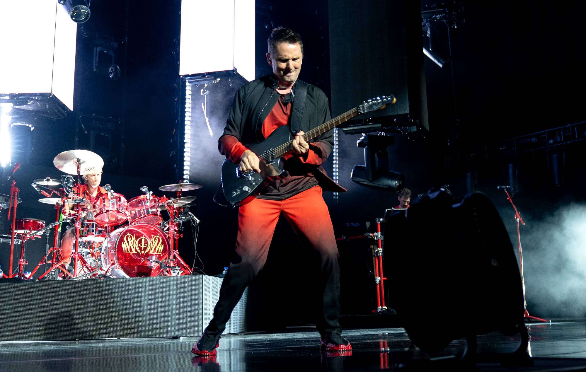 Muse estreia turnê norte-americana com músicas inéditas de The Wow! Signal e setlist recheado de hits