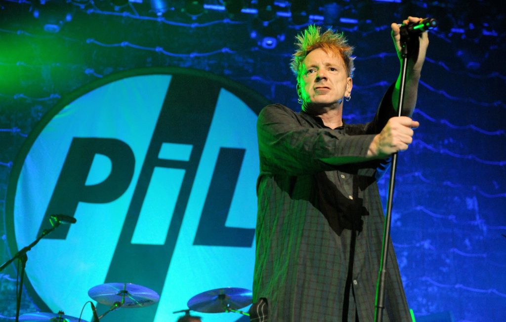 John Lydon diz que nunca perdoará ex-companheiros do Sex Pistols e os chama de pessoas especiais com necessidades especiais