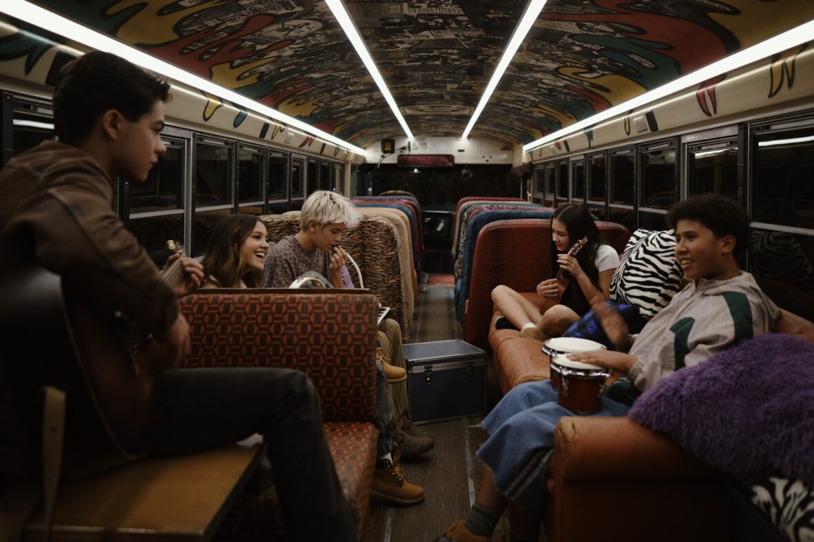 Still do elenco em um ônibus em Camp Rock 3