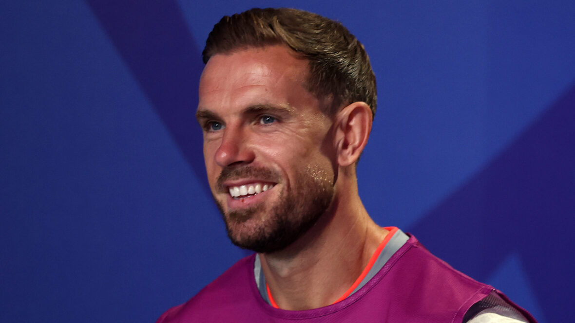 Jordan ferido Jordan Henderson se machucou enquanto comemorava a Inglaterra