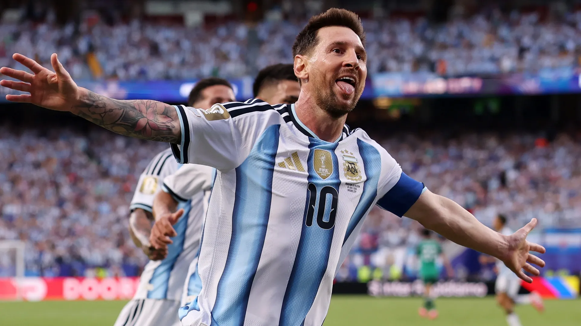 Lionel Messi nº 10 da Argentina comemorando.