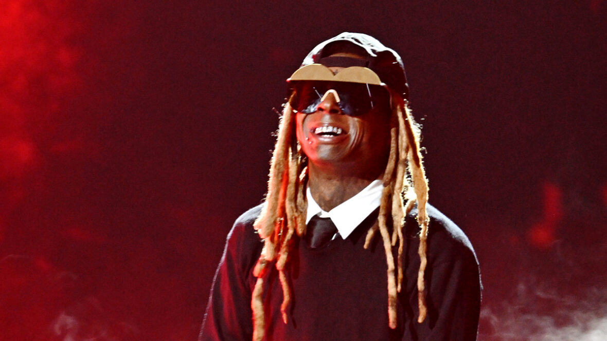 Lil Wayne se apresentando no palco em 2025
