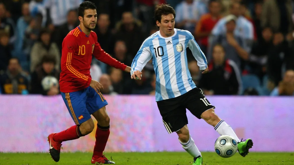Messi busca segundo título mundial contra a Espanha, país que marcou sua história