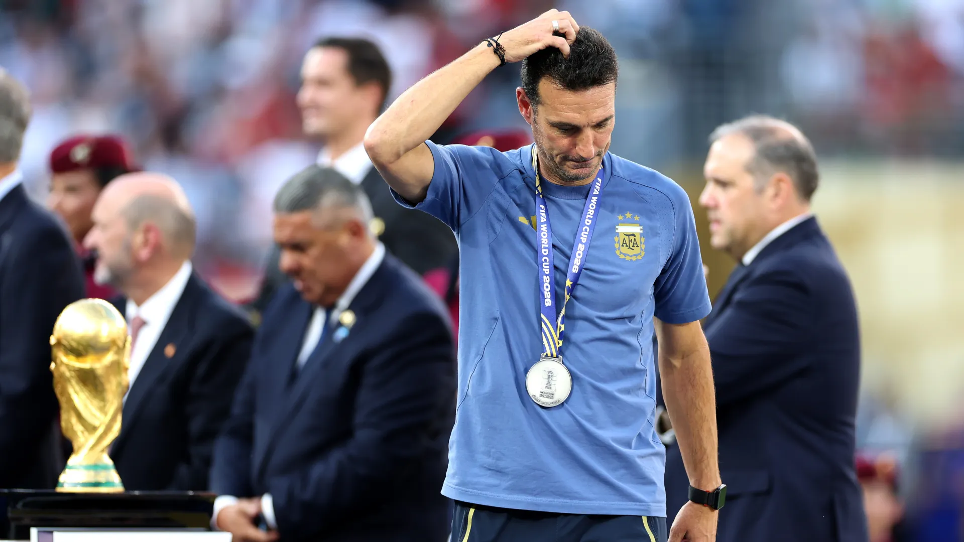 Scaloni lamenta expulsão de Enzo Fernandez e exalta Messi após vice na final da Copa
