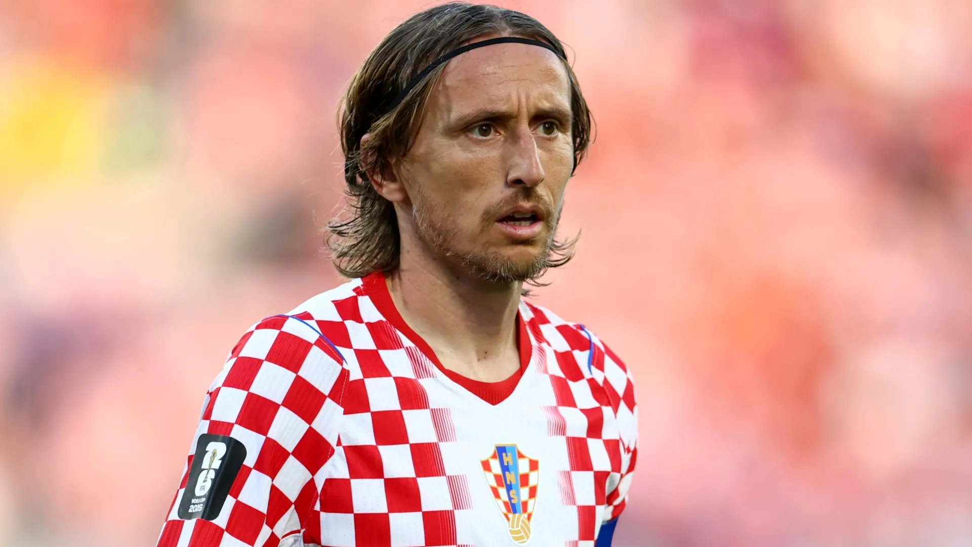 Luka Modric nº 10 da Croácia observa durante a Copa do Mundo FIFA de 2026.