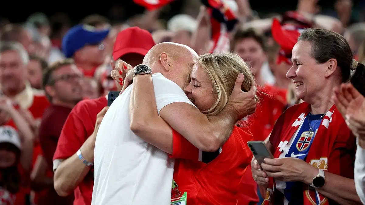 Stale Solbakken celebrating after Norway