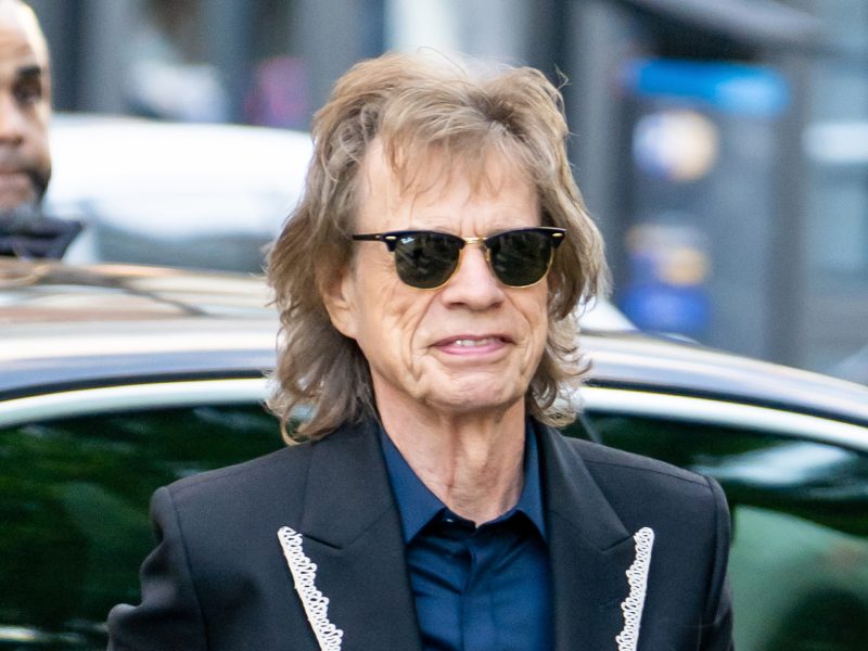 Mick Jagger vira meme ao reagir com decepção a gol da Argentina na semifinal da Copa; inglês fala pela nação