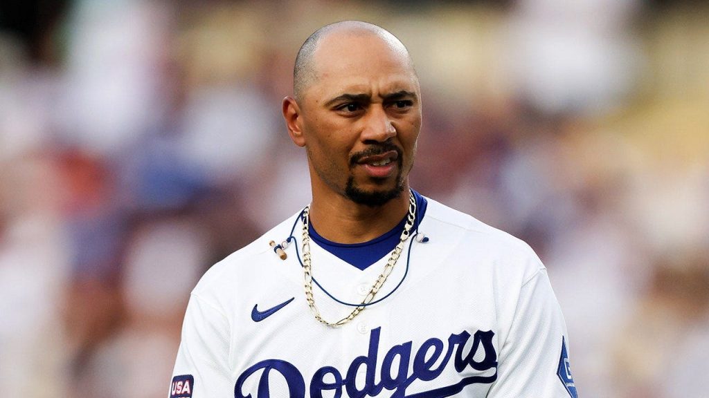 Mookie Betts critica pressão política sobre atletas e justifica ausência na Casa Branca
