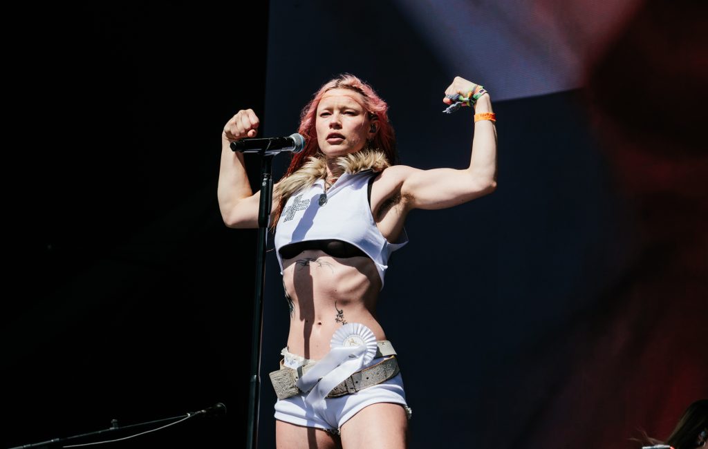 Rhian Teasdale, do Wet Leg, revela que foi expulsa do curso de música na escola: É hilário