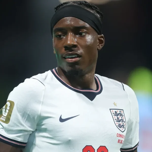 Por que Noni Madueke não é titular da Inglaterra contra a Argentina na Copa do Mundo de 2026?