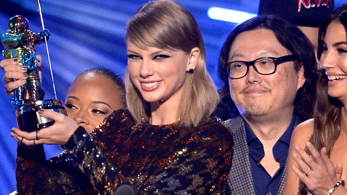 2015 MTVVideo Music Awards – Programa Fixo Taylor Swift Joseph Kahn no MTV Video Music Awards 2015 - Programa Fixo
