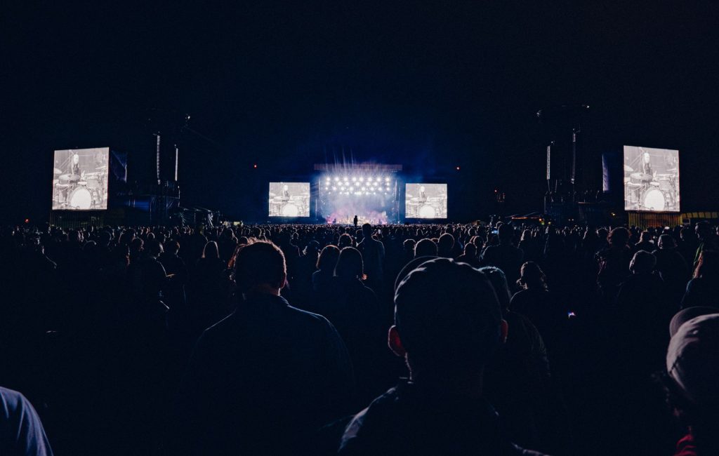 The Cure resgata raridades e hits em show de duas horas e meia no Opener Festival 2026