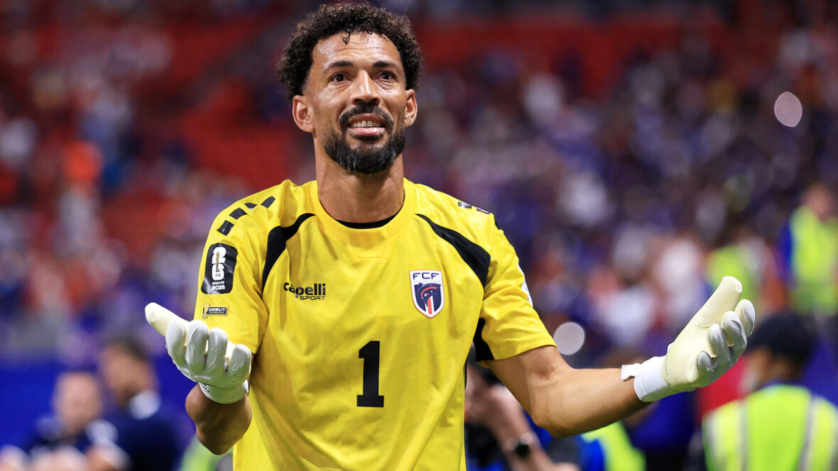 Vozinha nº 1 de Cabo Verde aplaude torcedores após empate em 0 a 0 durante partida do Grupo H da Copa do Mundo FIFA 2026 entre Espanha e Cabo Verde