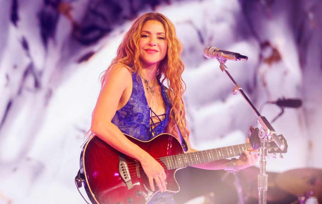 Shakira e FIFA destinam US$ 500 mil para educação de crianças vítimas de terremotos na Venezuela