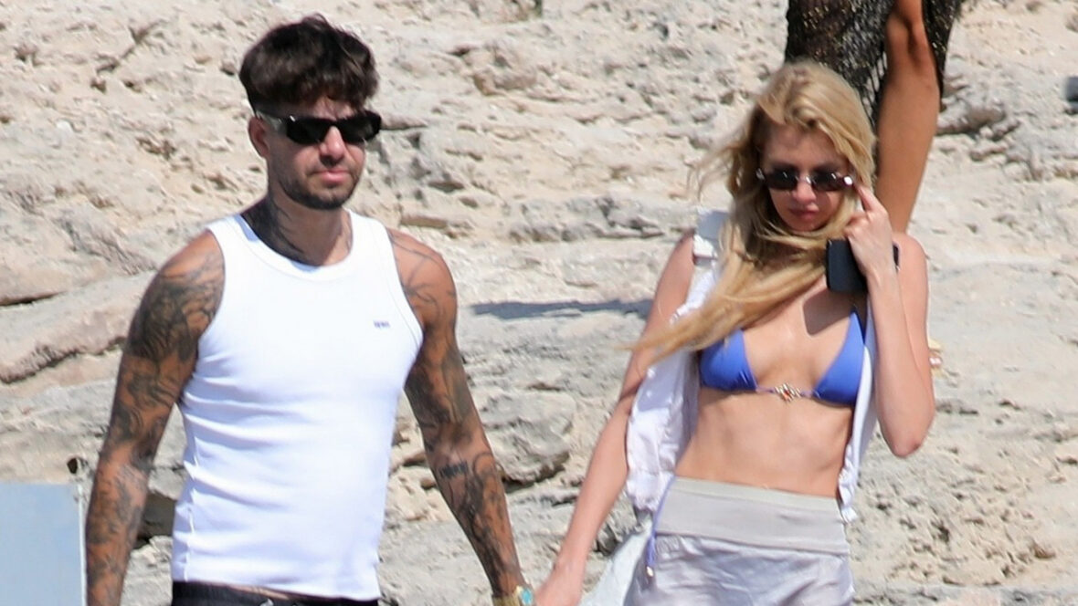 Stella Maxwell e Anyma de férias na Espanha