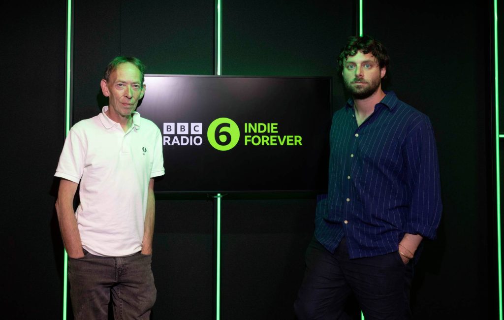 BBC 6 Music lança canal Indie Forever com programa de Felix White, do The Maccabees