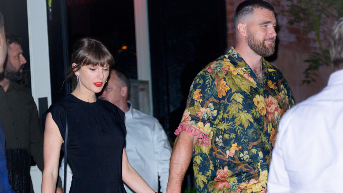 Taylor Swift Travis Kelce de mãos dadas