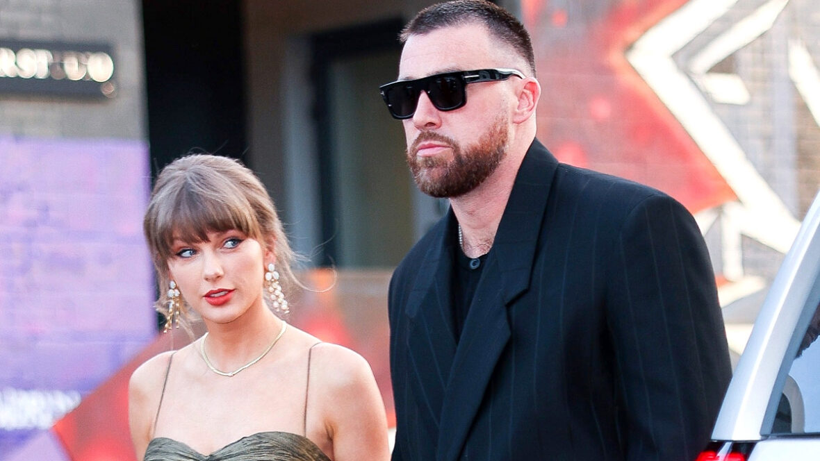 Taylor Swift e Travis Kelce de mãos dadas em Nova York
