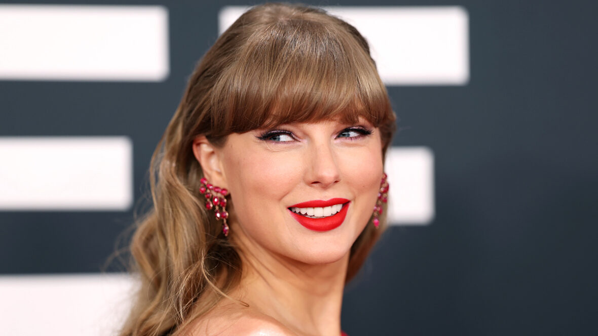 Taylor Swift no tapete vermelho do Grammy