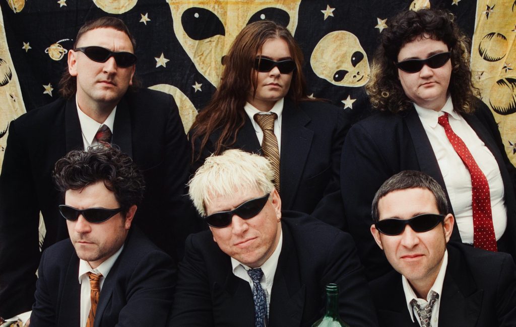 The Mary Wallopers resgatam o termo Paddywhackery em novo álbum e criticam o revisionismo histórico inglês
