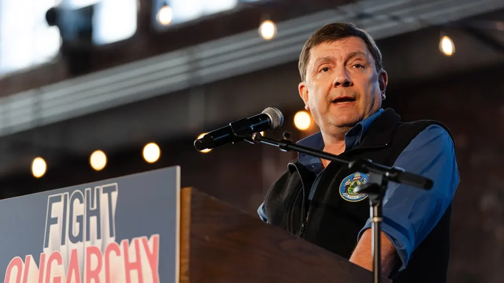 Jackson consolida liderança na convenção democrata do Maine e deve enfrentar Susan Collins