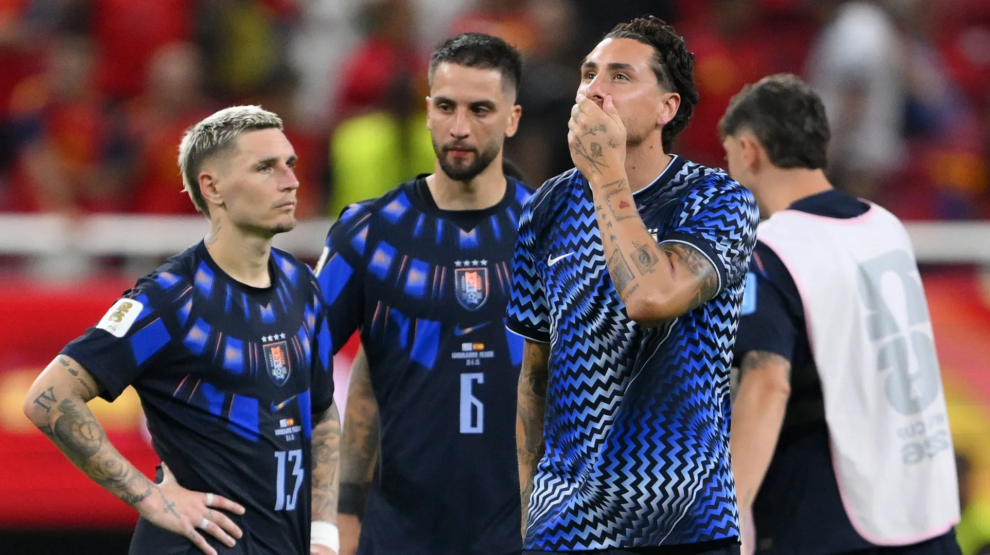 José Maria Gimenez nº 2 do Uruguai mostra desânimo após a derrota e eliminação do time por 0 a 1 contra a Espanha.