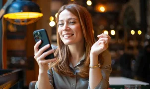 Relationship experts warn AI could be hurting your love life, not improving it