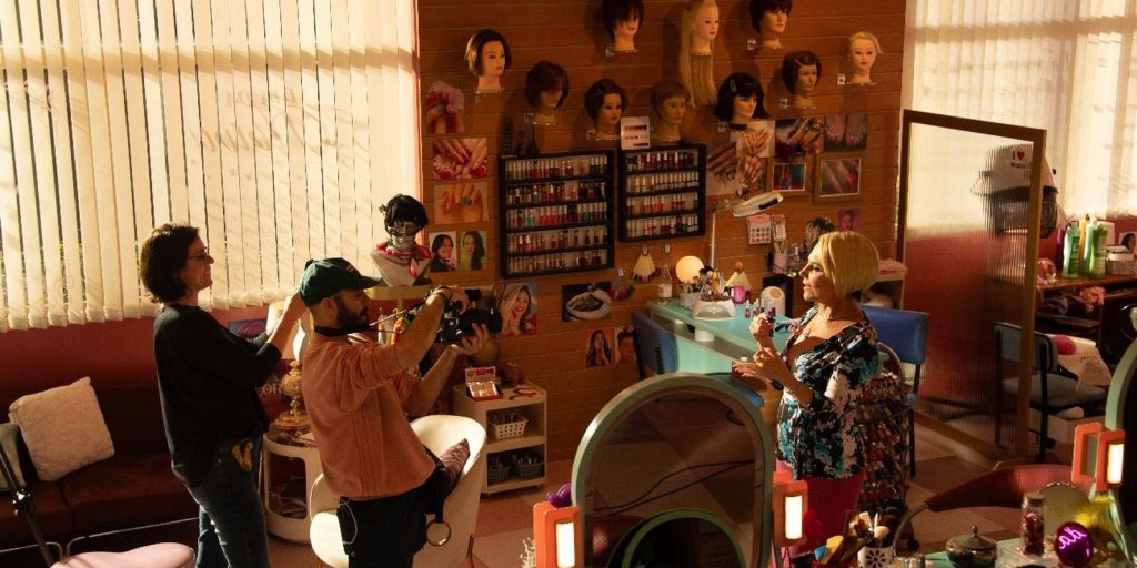 Série Afiadas aborda economia do cuidado em episódio que discute maternidade e sobrecarga feminina