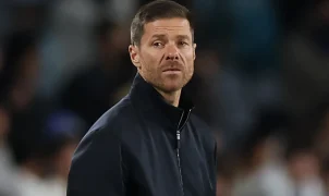 Xabi Alonso cobra evolução coletiva após vitória suada do Chelsea em amistoso