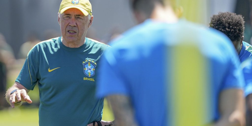Ancelotti indica Martinelli como substituto de Paquetá contra Noruega; Raphinha volta ao banco