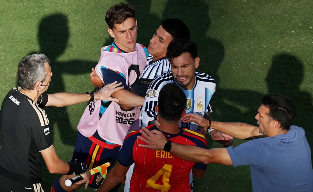 FIFA abre investigação disciplinar após confusão na final da Copa do Mundo entre Argentina e Espanha