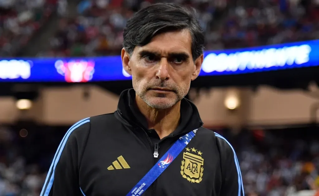 Roberto Ayala admite erro em empurrão em Dani Olmo e promete pedir desculpas pessoalmente após final da Copa do Mundo