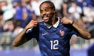 Liverpool e Arsenal miram Bradley Barcola, do PSG, em negociação que pode superar € 120 milhões