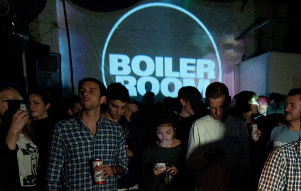 Ativistas denunciam agressões em protesto contra Boiler Room em Nova York por vínculo com KKR