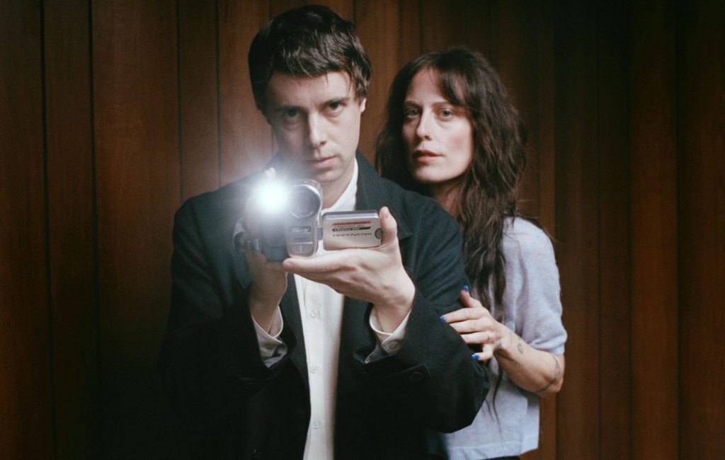 Boy Harsher anuncia novo álbum Get Mean com a hipnótica faixa Hard Beat