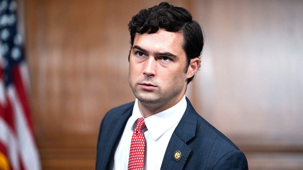 Deputado republicano apoia ordem de Trump e pede demissão de diretores do Smithsonian