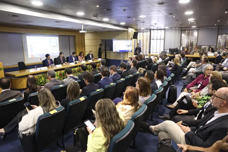 Marcelo Camargo/Agência Brasil Brasília (DF), 01/07/2026 - O Ministério das Comunicações, a Agência Nacional de Telecomunicações (Anatel) e a Empresa Brasil de Comunicação (EBC) apresentam os resultados do programa Brasil Digital, iniciativa que vem ampliando o acesso da população brasileira à TV pública, educativa e legislativa em sinal digital aberto e gratuito. Foto: Marcelo Camargo/Agência Brasil