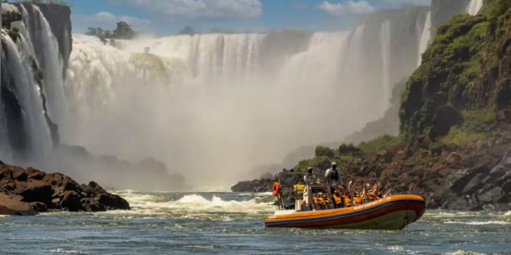 Turista holandês de 26 anos morre após barco virar em passeio nas Cataratas do Iguaçu