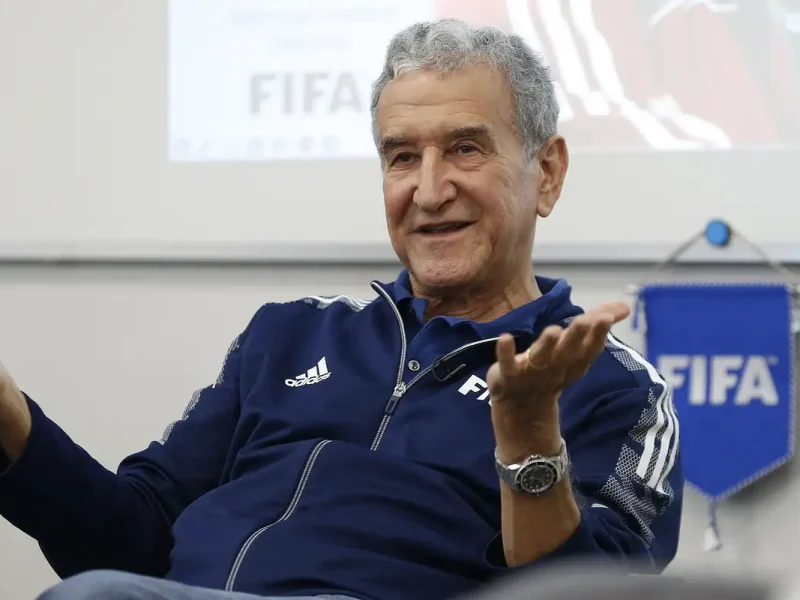 Parreira tem melhora global e pode deixar UTI até o fim de semana, diz boletim
