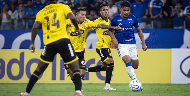 Seleção brasileira inicia planejamento para 2030 com foco em renovação no meio-campo, laterais e gol