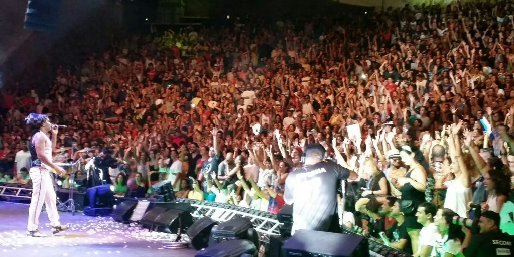No Dia Mundial do Rock, cantores celebram a arte de emocionar multidões pela voz