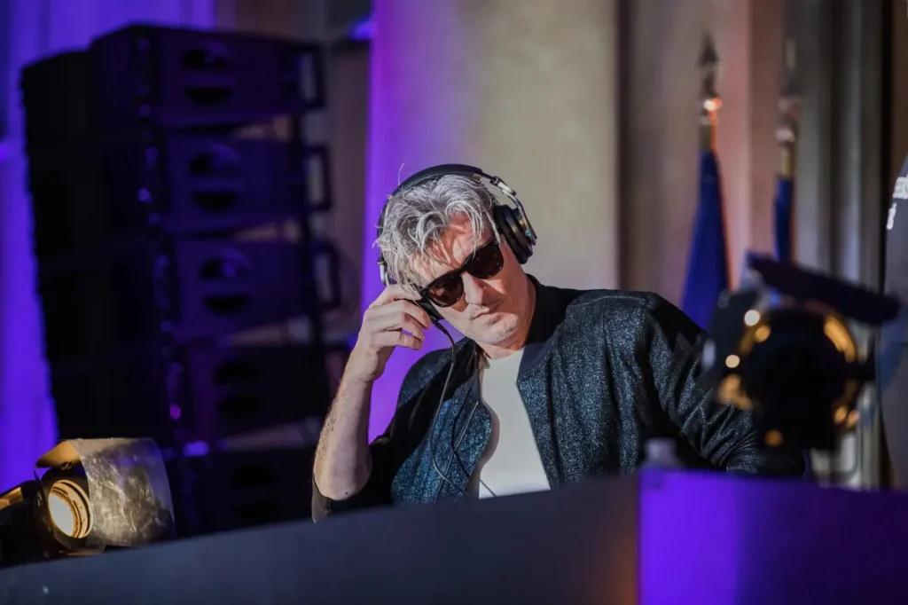 DJ francês Kavinsky, autor de Nightcall, é encontrado morto em Paris