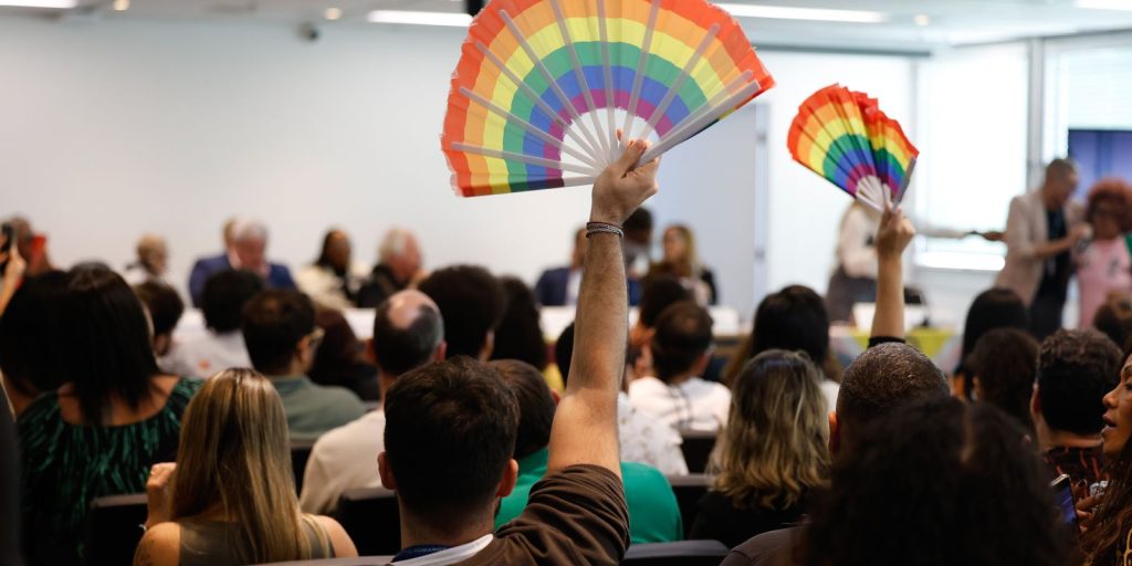 Governo fluminense promete quitar salários atrasados de trabalhadores do programa Rio Sem LGBTIfobia