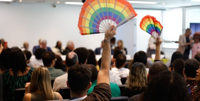 Governo fluminense promete quitar salários atrasados de trabalhadores do programa Rio Sem LGBTIfobia