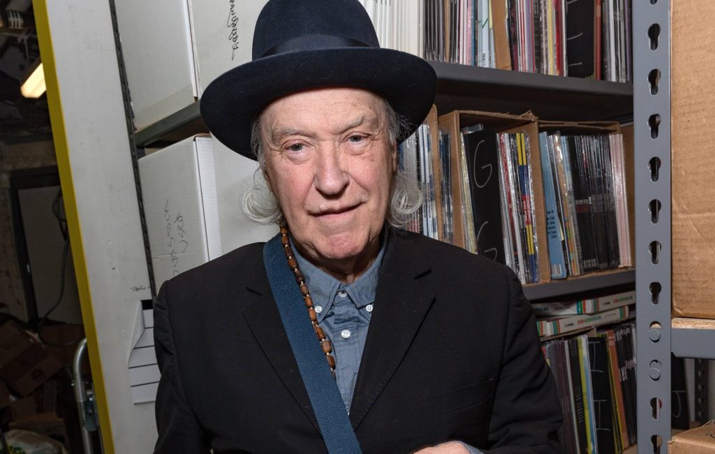 Dave Davies reacende rivalidade com os Beatles e diz que George Harrison era o único de quem realmente gostava