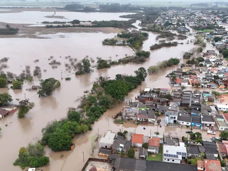 Defesa Civil emite alerta vermelho de tempestade no RS; risco de inundação é grande em três cidades