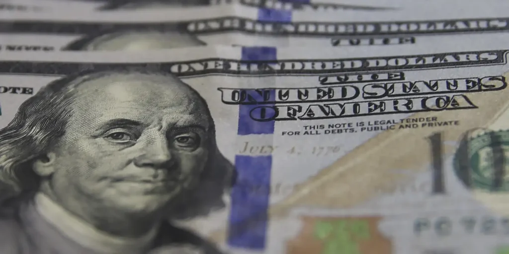 Dólar cai a R$ 5,07 e Ibovespa sobe com inflação americana abaixo do esperado