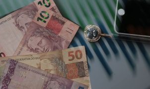 Atividade econômica brasileira tem leve alta de 0,1% em maio, puxada por indústria e serviços