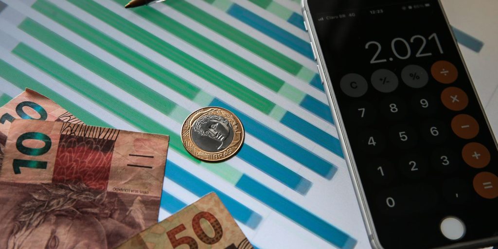 Inflação projetada cai para 5,30% após 16 semanas, mas segue acima da meta do BC