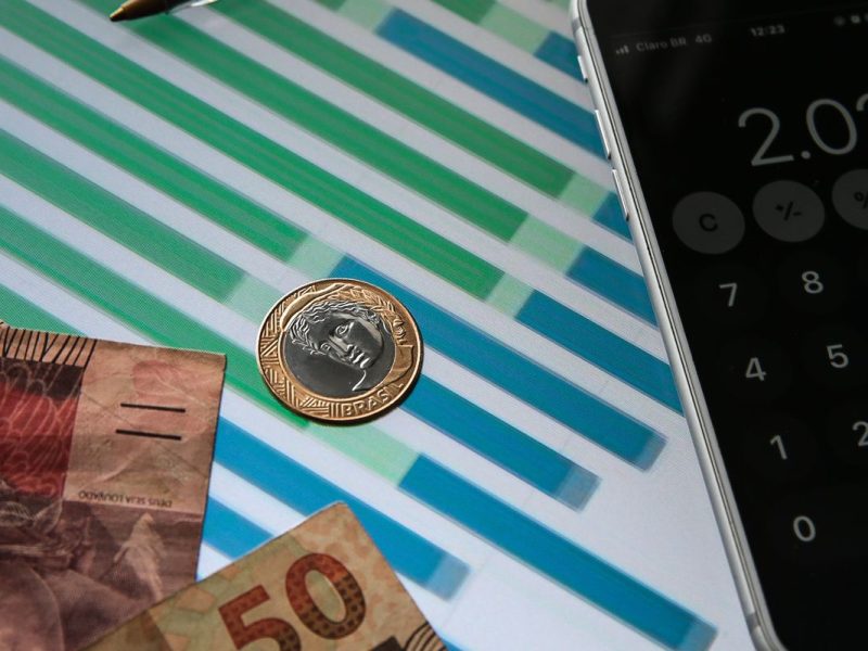 Inflação projetada cai para 5,30% após 16 semanas, mas segue acima da meta do BC